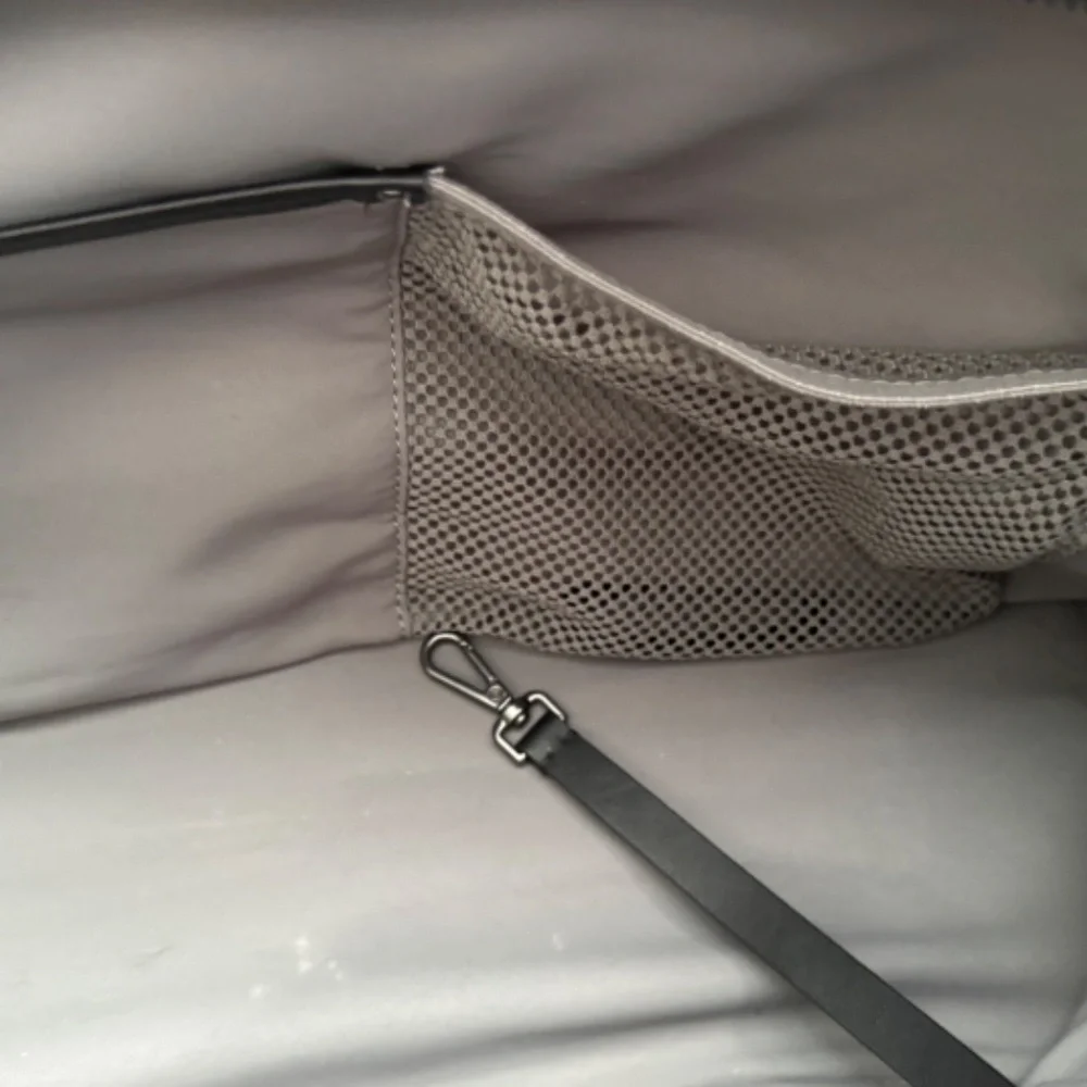 The Away Everywhere Bag in Navy Blue - Picture 4 of 11